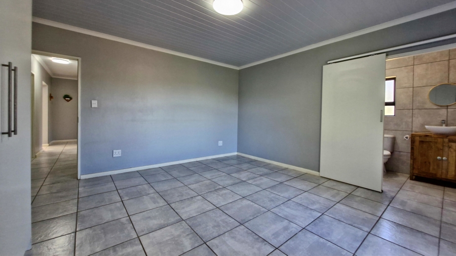 To Let 3 Bedroom Property for Rent in Glen Lilly Western Cape
